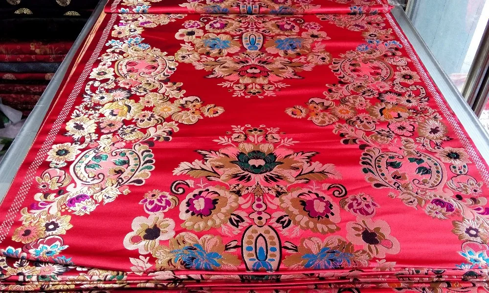 Китайская традиционная 75 см ткань из полиэстера шелковая парча cheongsam Красная Спина с большим расположением красный золотой зеленый синий белый узор