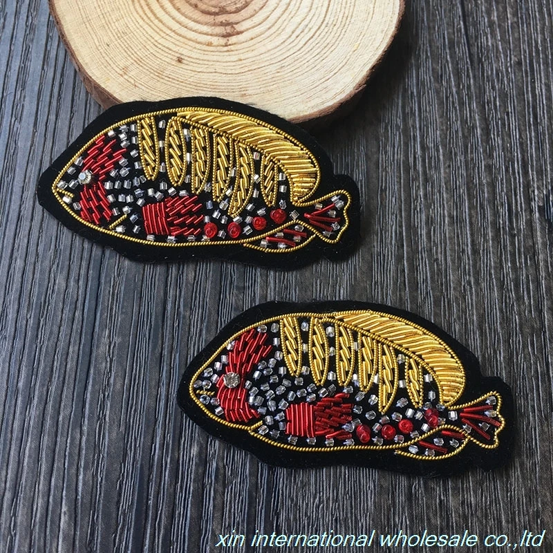 

Fashion design hand embroidery acrylic brooch Metal wire Cute fashion and lucky fish clothes badges Personalized badge