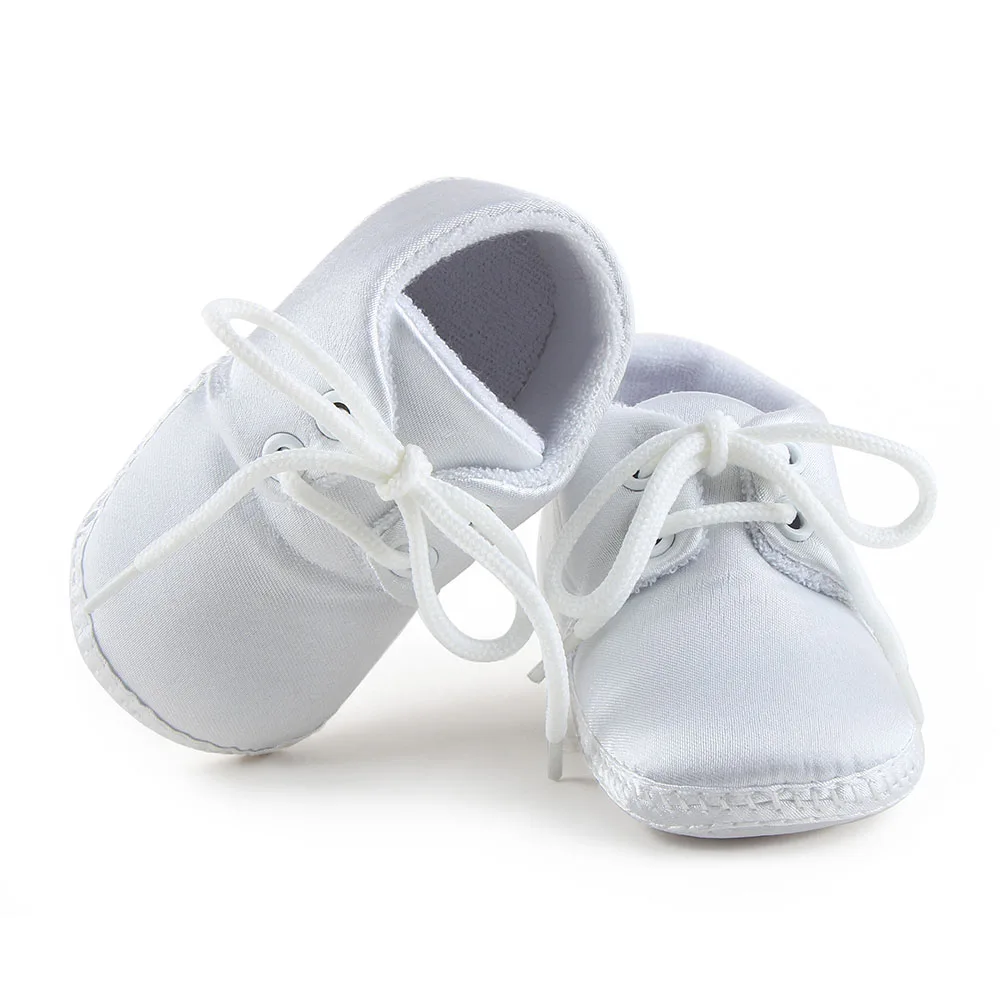Delebao белый двухрядные на шнуровке Новорожденный ребенок христианское распятье обувь+ носки для крещения для 0-12 месяцев при оптовой продаже