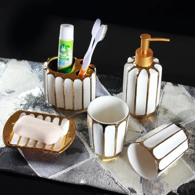 Европейский керамический набор для мытья ванной, бутылка для лосьона, держатель для зубной щетки, мыльница, изысканная роскошь, 5 предметов/принадлежности для ванной - Цвет: 5pcs