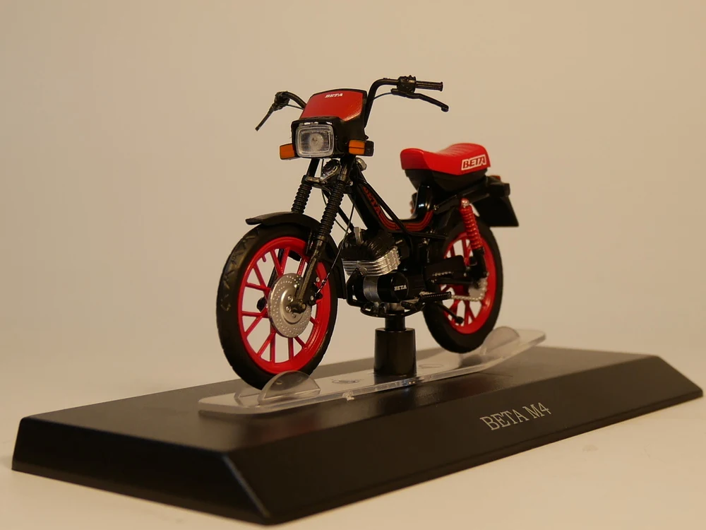 Автоматическая модель Inn 1:18 для мотоцикла BETA M4| |