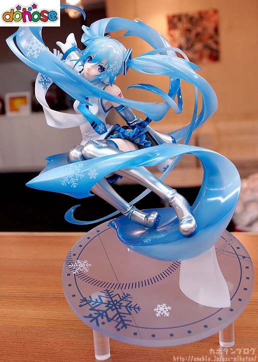 Snow Miku Character Vocal Series 01: Hatsune Miku winter songstress speeding through the snow Action Figure  Model Toy