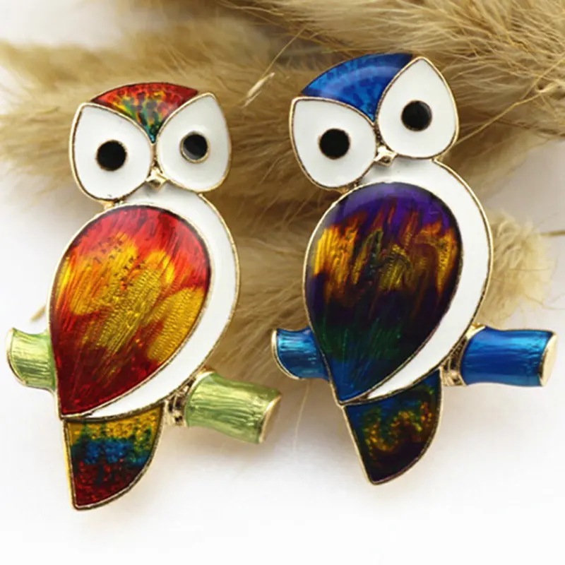 

Vintage Owl Shaped Decorative Badge Women Retro Animal Bird Owl Painted Badge Personality Cute Ladies Silk Scarf Shawl Badge