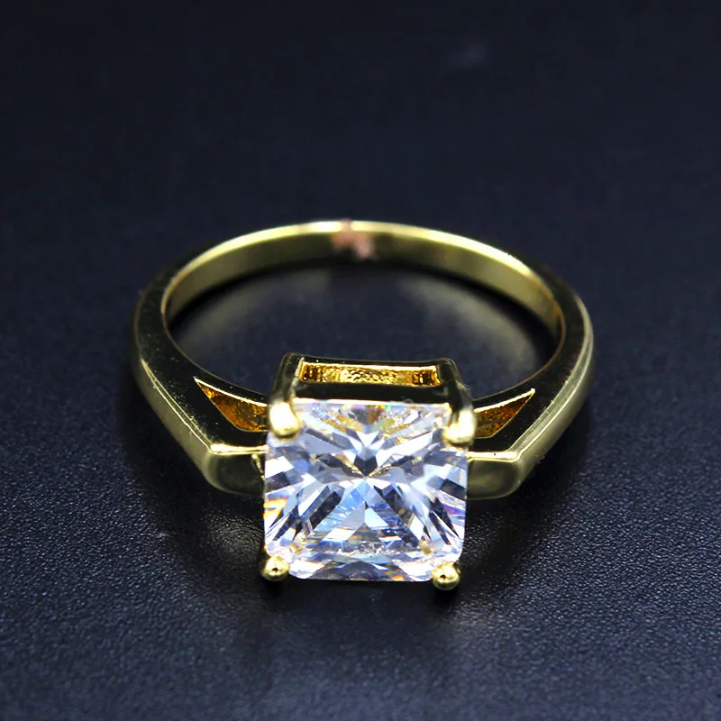 

2017 New Gold Color Engagement Rings For Women Clear 2.25ct Princess Cut Square Cubic Zirconia Jewelry Anillos LR1107A
