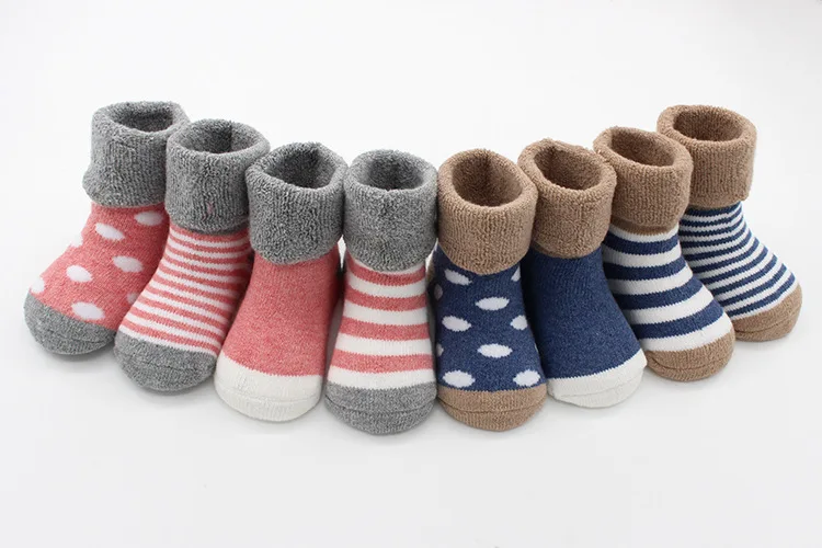 Теплые зимние носки для малышей, 4 пар/лот Милые Мягкие осенние носки для новорожденных девочек носки в полоску и горошек для маленьких мальчиков