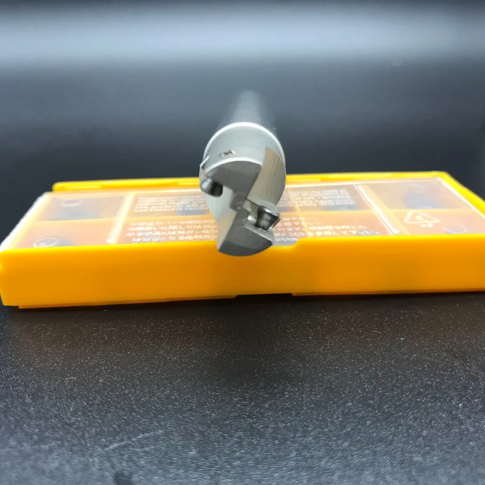 Lathe tool APMT1135+1PCS 16mm end milling cutter BAP300R C16-16-150-2T CNC machine tool carbide milling insert cutter