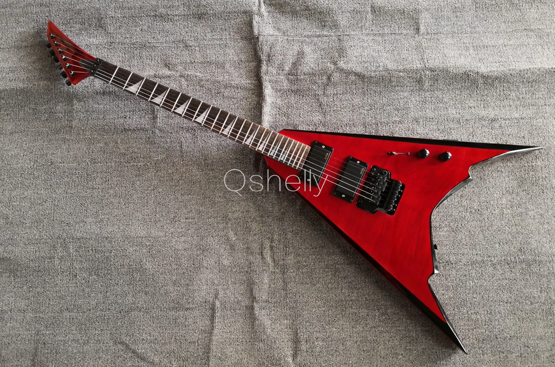 Высококачественный QShelly custom red flame maple top v образный корпус черный пикап