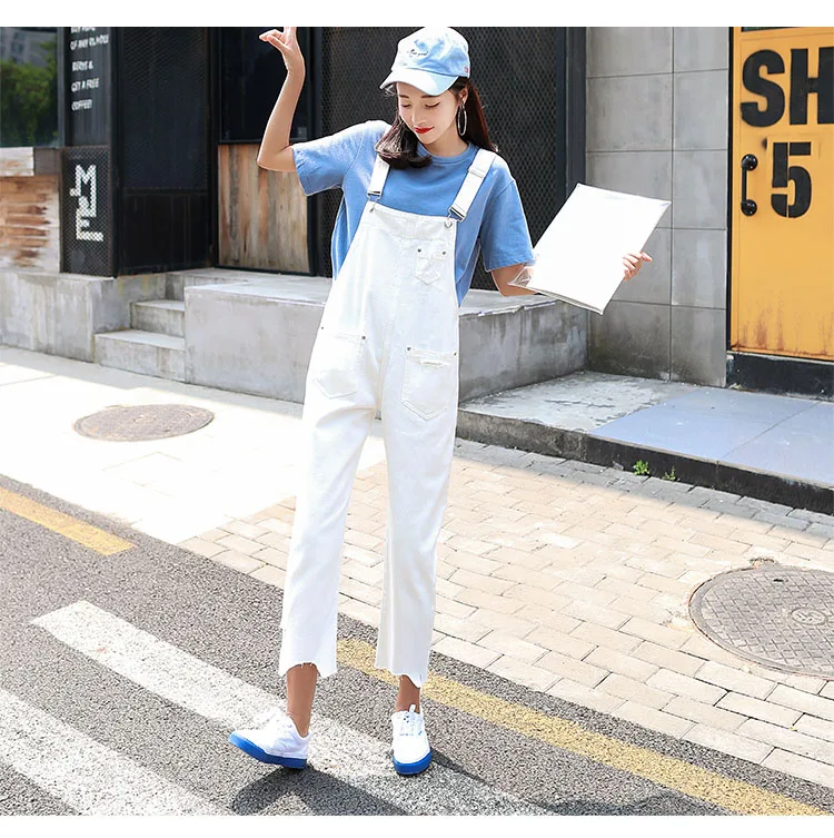 Stylish suspender jeans. College style, casual denim pants. (7)