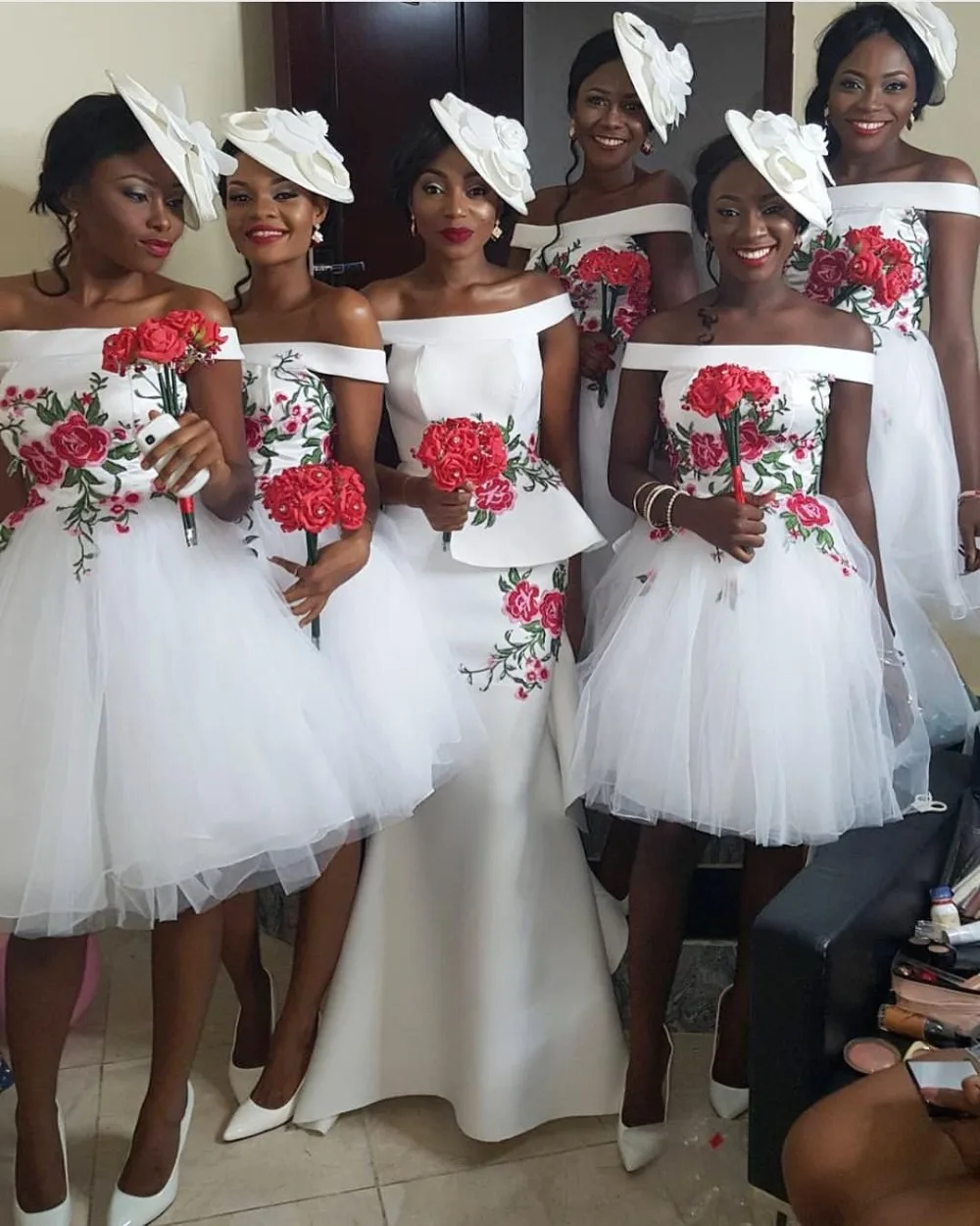 

South Africa White Short Bridesmaid Dresses Off the Shoulder Knee Length Backless Plus Size Wedding Guest Dress For Women 2019