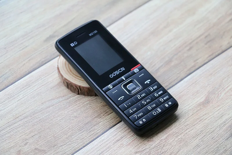 2G GSM Разблокировка мини-светильник с двумя sim-картами WhatsApp Быстрый вызов Bluetooth FM русская клавиатура Бар Мобильный телефон четырехдиапазонный - Цвет: Черный