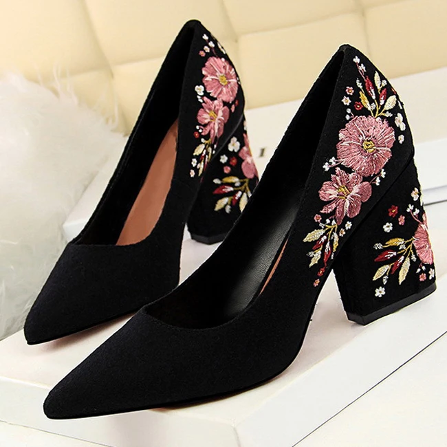 Boussac/женские туфли-лодочки с цветочной вышивкой; пикантные туфли на высоком каблуке с острым носком; элегантные женские офисные туфли; SWB0124