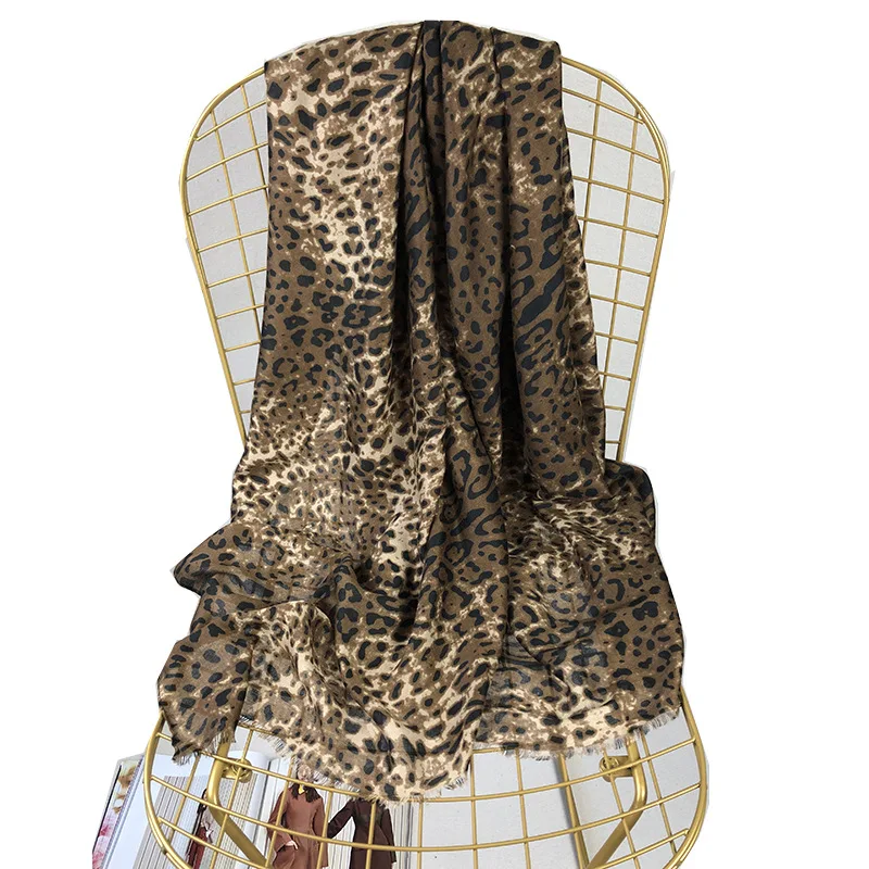 

2018 New Hot Sale Leopard Print Fringe Scarves And Shawls Cotton Small Leopard Wrap Hijab Muffler 2 Color Free Shipping