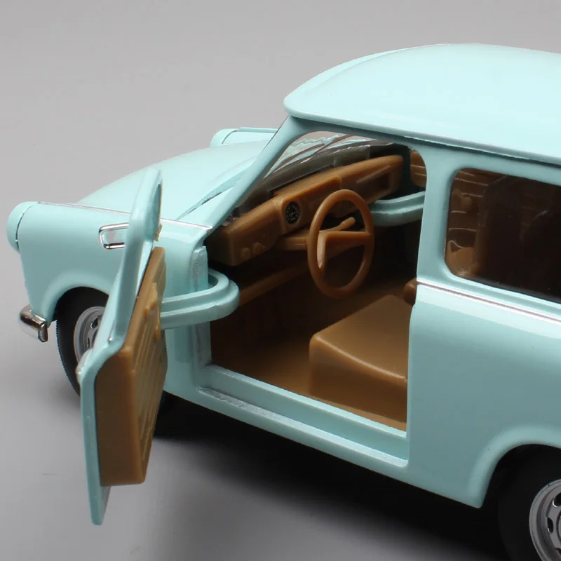 Kid's 1 24 классический винтажный немецкий DDR The Trabant 601 S P601 Trabbi DeLuxe 1966 литье под давлением масштабная модель Машинки Игрушки Миниатюрные модели