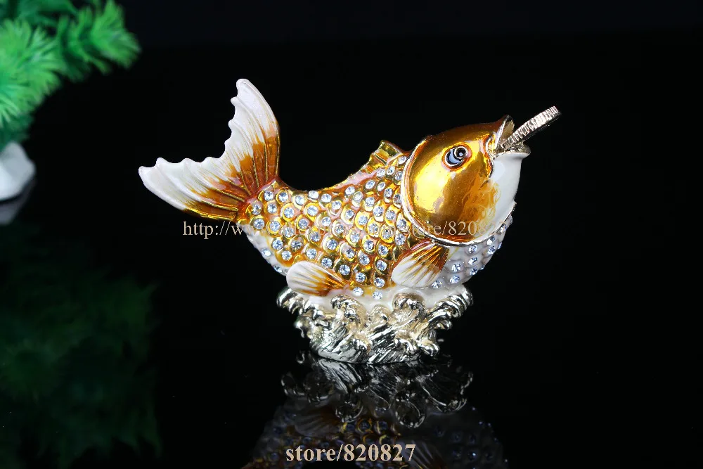 Free Shipping Feng Shui Pewter Fish Statue Figurine with Rhinestone Home Fish Metal Display Gift Fish Crafts Trinekt Novelty