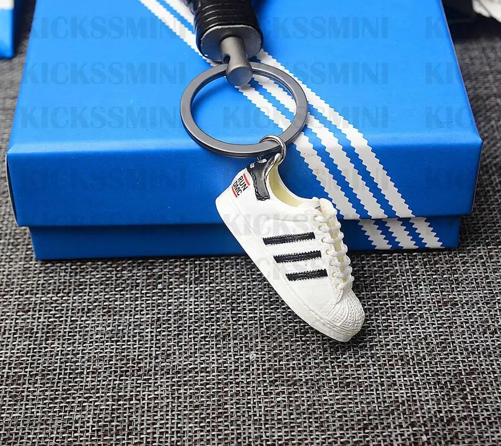 

Dropshipping Retro OG "SUPERSTAR" RUN DMC 3D Mini Jordan Sneaker Keychain Bag Box Pendant Couple doll accessory