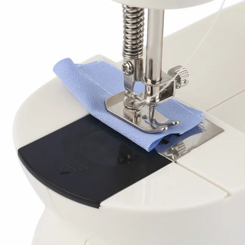 Электрический мини швейная машина для домашний декор ручная машинка для шитья 110/220V Регулировка скорости с светильник ручной швейной машины