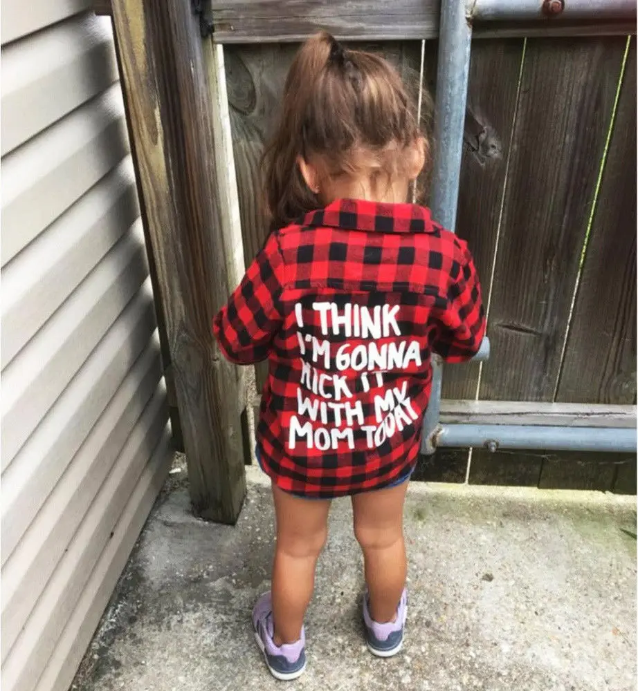 Красная рубашка в клетку для маленьких мальчиков и девочек Рубашка с длинными рукавами на пуговицах с надписью «I THINK I'M wondering IT TODAY WITH MY MOM TODAY»