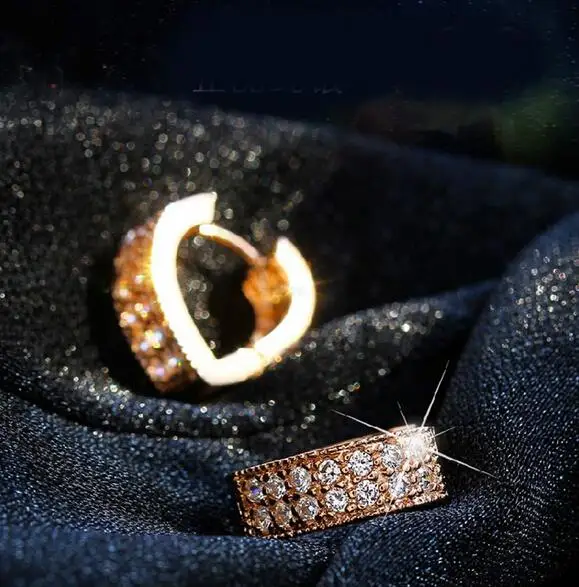 OMHXZJ Модные ювелирные изделия для девушек AAA циркон V Дизайн Любовь Сердце полный дрель 925 пробы серебряные серьги гвоздики YS70