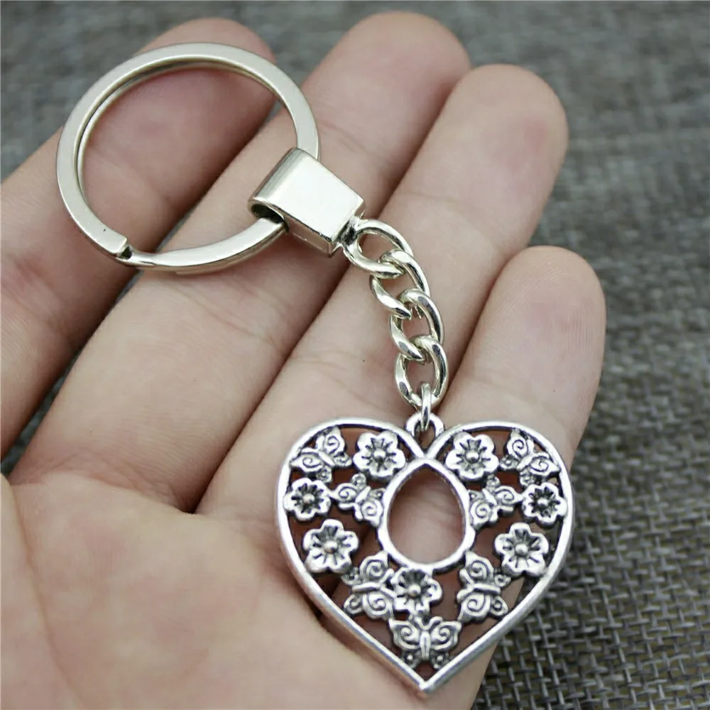 

Keyring 30x30mm Flower Heart 2 Colors Antique Bronze Antique Silver Color Men Jewelry Car Key Chain Ring Holder Souvenir Gift