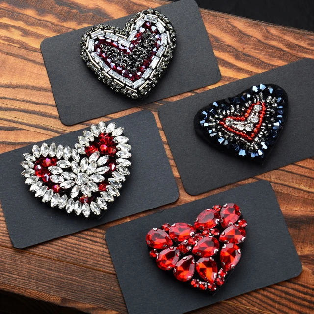 Parche para coser con corazón de lentejuelas