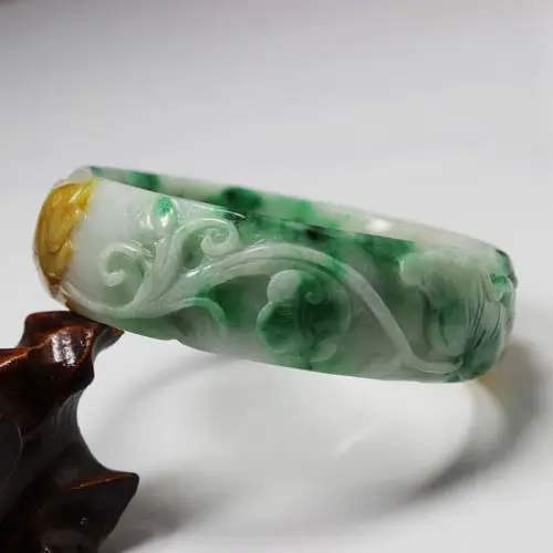

2360 Beautiful Hand-carved Emerald Green Jadeite Jade Gems Bracelet Bangle