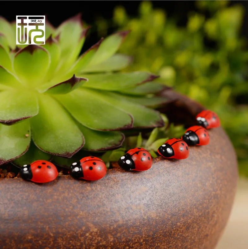 

20 pcs/lot Red Ladybug Small Coccinella Garden Miniatures Kawaii Decoration Micro Landscape Accessories Wood Crafts