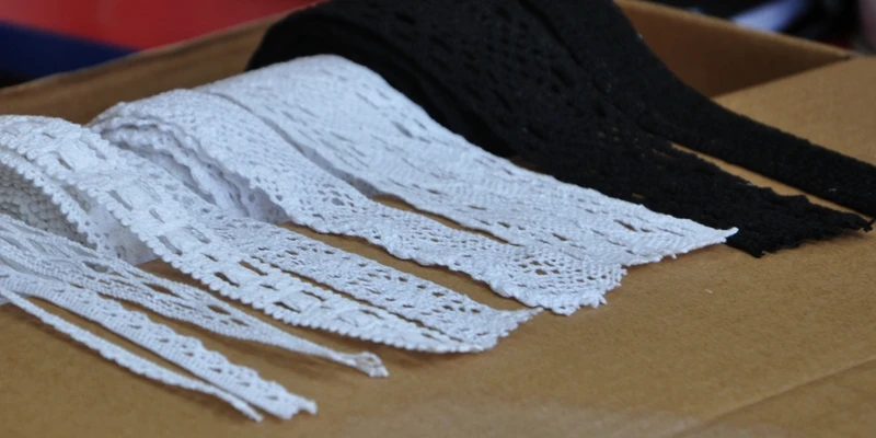 lace001-4