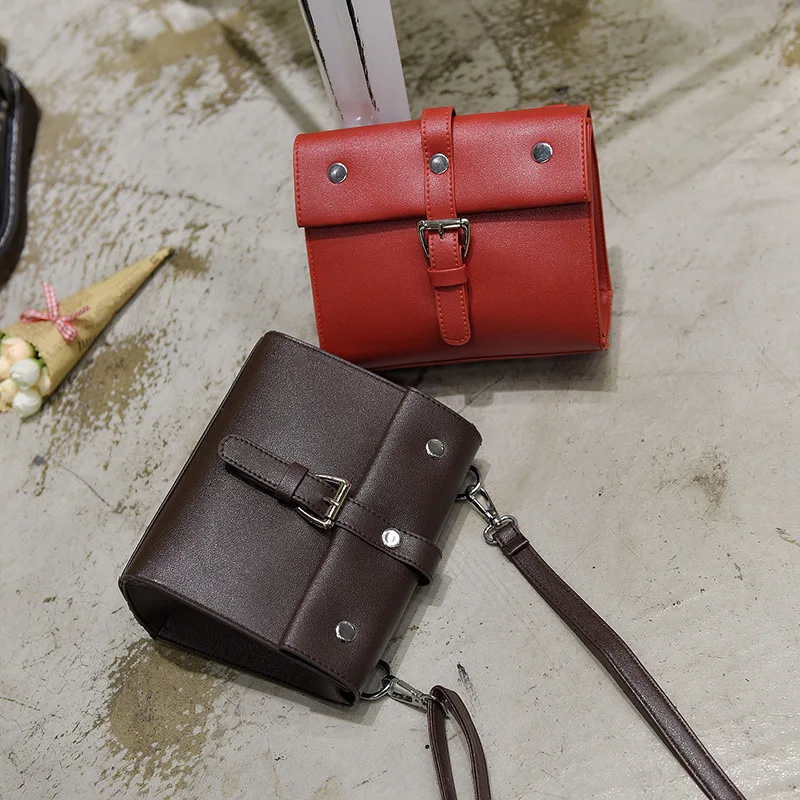 

Han edition fashion wholesale new winter 2016 joker contracted packet rivet handbag shoulder inclined across a small package