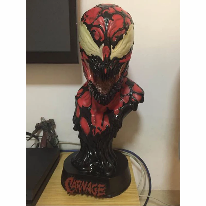 

Cool 1:1 scale Spiderman Red spider venomous snake chest furnishing articles