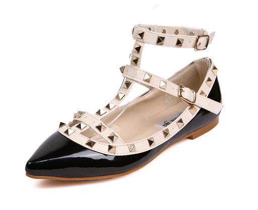 Модные красивые весенние женские босоножки; женская обувь на плоской подошве с острым носком и заклепками; брендовая дизайнерская Летняя женская обувь; Sandalias femininasWSH258 - Цвет: Черный