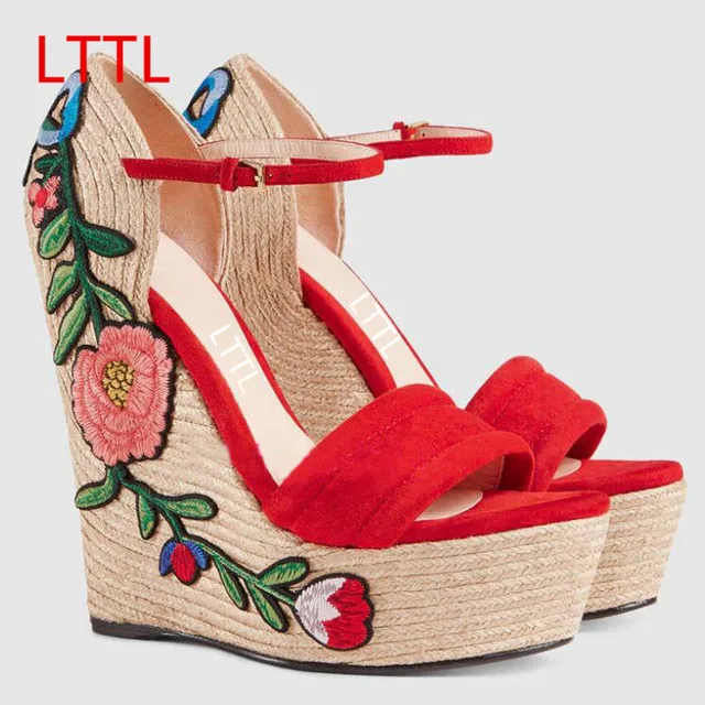 sandália plataforma alta