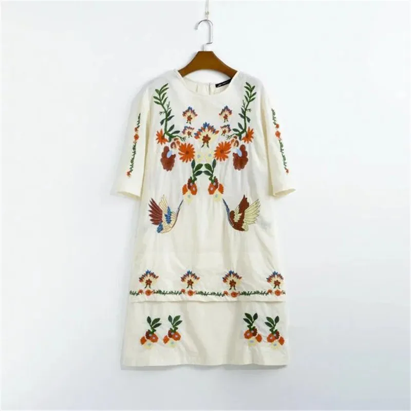 New 2017 Women Summer Fashion Dress Floral Embroidery Back Opening with Button Fastening Party Dress