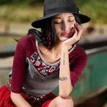 LIEBO 2016 Summer New Arrival Fashion Slim Gray Wine Red Splice Lace O Neck Middle Sleeve Cotton Embroidery T Shirt Women