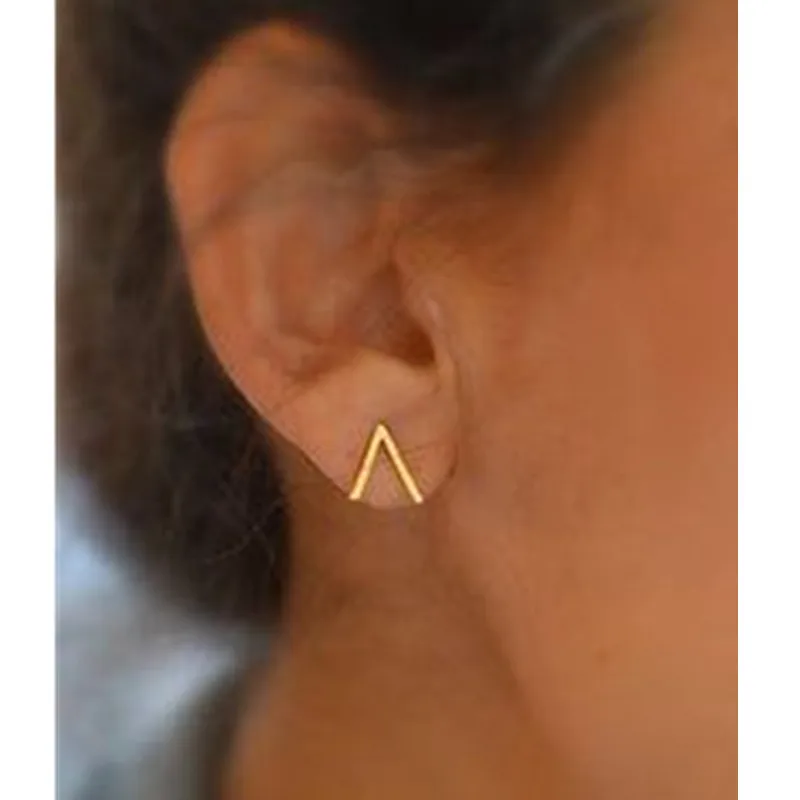 

2019 New Arrival Earings Personality Contracted Fashion Ladies' Street Snap The Letter V Stud Earrings Direct Selling Wholesale