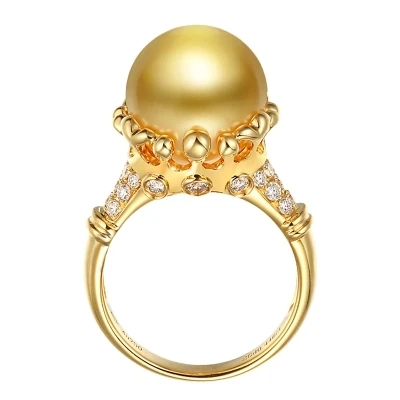 

Woman's fashion gold pearl