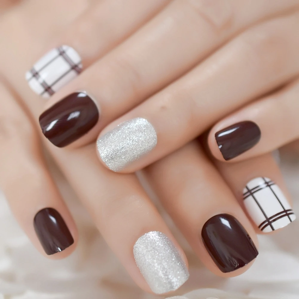 

Shiny Silver Glitter Dark Coffee Brown False Nails Grid Artificial Fake Nails Full Cover Press on Nails Short Natural Tips