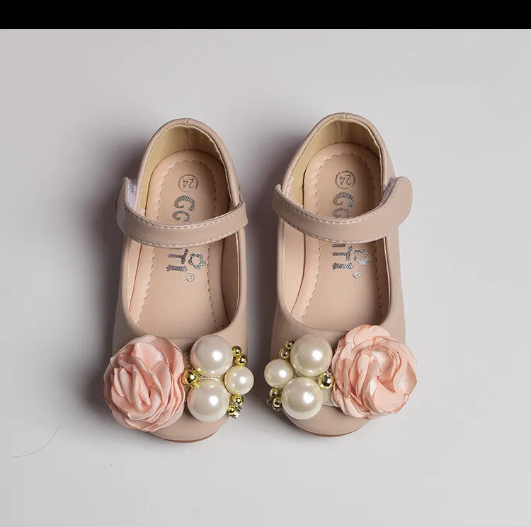 Весенняя Натуральная Детская обувь; Высококачественная кожаная обувь с жемчужинами и цветами для девочек; Детские вечерние туфли принцессы; танцевальные свадебные туфли на плоской подошве
