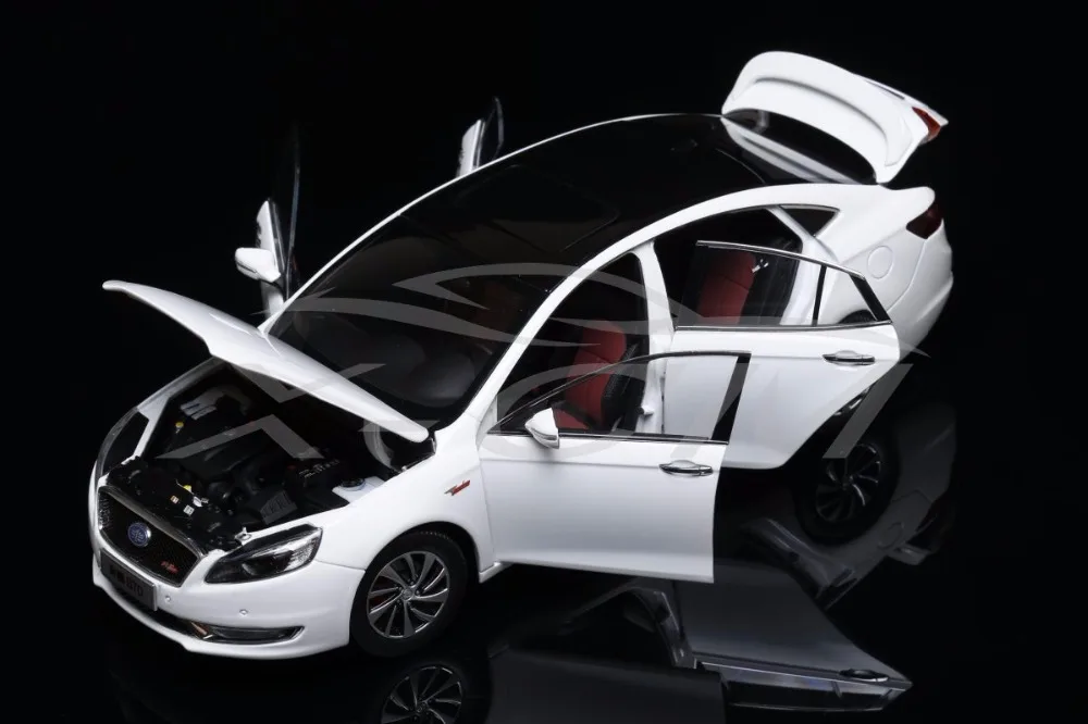 Литье под давлением модель автомобиля Benteng Besturn B70 спортивные RS 1:18 (белый) +