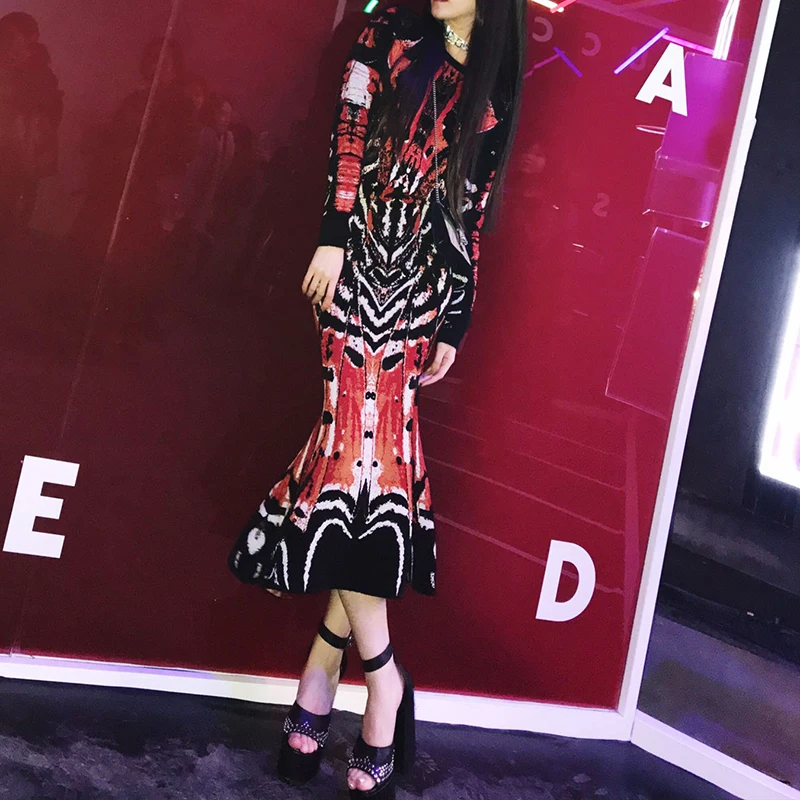 

Women Runway Suits 2018 New Fashion Abstract Butterfly Pattern Jacquard Knit Pullover Sweater + Midi Fish Tail Skirt Ladies Set