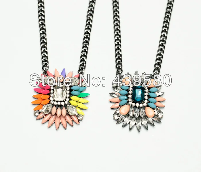 

2016 New Hot Sale Factory Directly Latest Lucite Rainbow Green and Clear Necklace Pendant
