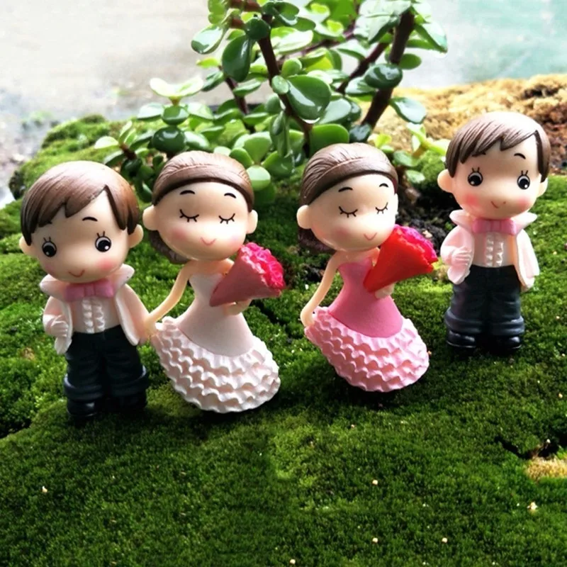 

2pcs Sweety Lovers Couple Micro Landscape Decoration Figurines Fairy Garden Miniatures Ornaments Wedding Dolls for Home Decor