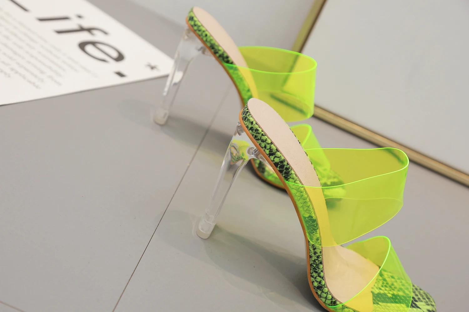 NIUFUNI/ г. летние пикантные прозрачные женские шлепанцы со змеиным узором женские босоножки на высоком толстом каблуке с кристаллами повседневная женская обувь