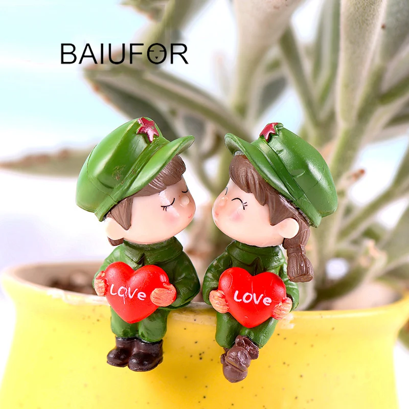 

BAIUFOR Couple Miniatures Soldier Girl and Boy Cute Lover Key Chain Figure Cake Decor Terrarium Figurines Fairy Garden Miniature