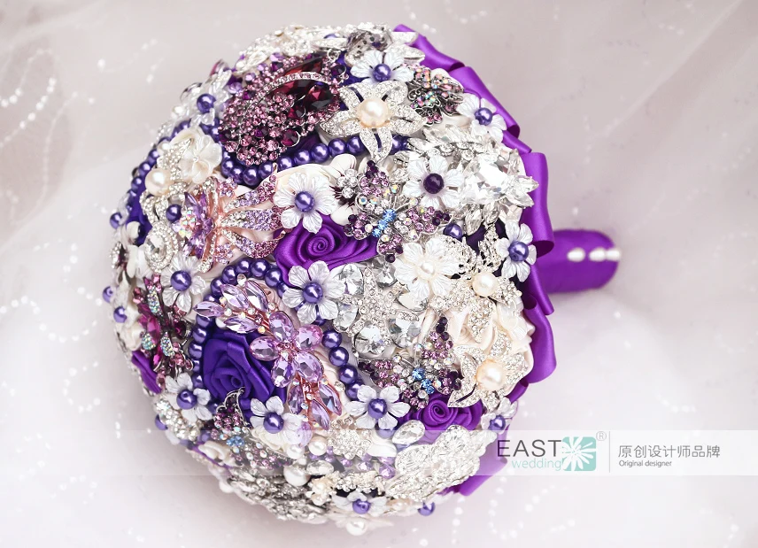 DIY брошь букет шелковые невесты Свадебный букет невесты Фиолетовый и слоновой кости ткани розы настраиваемые букеты из стразов