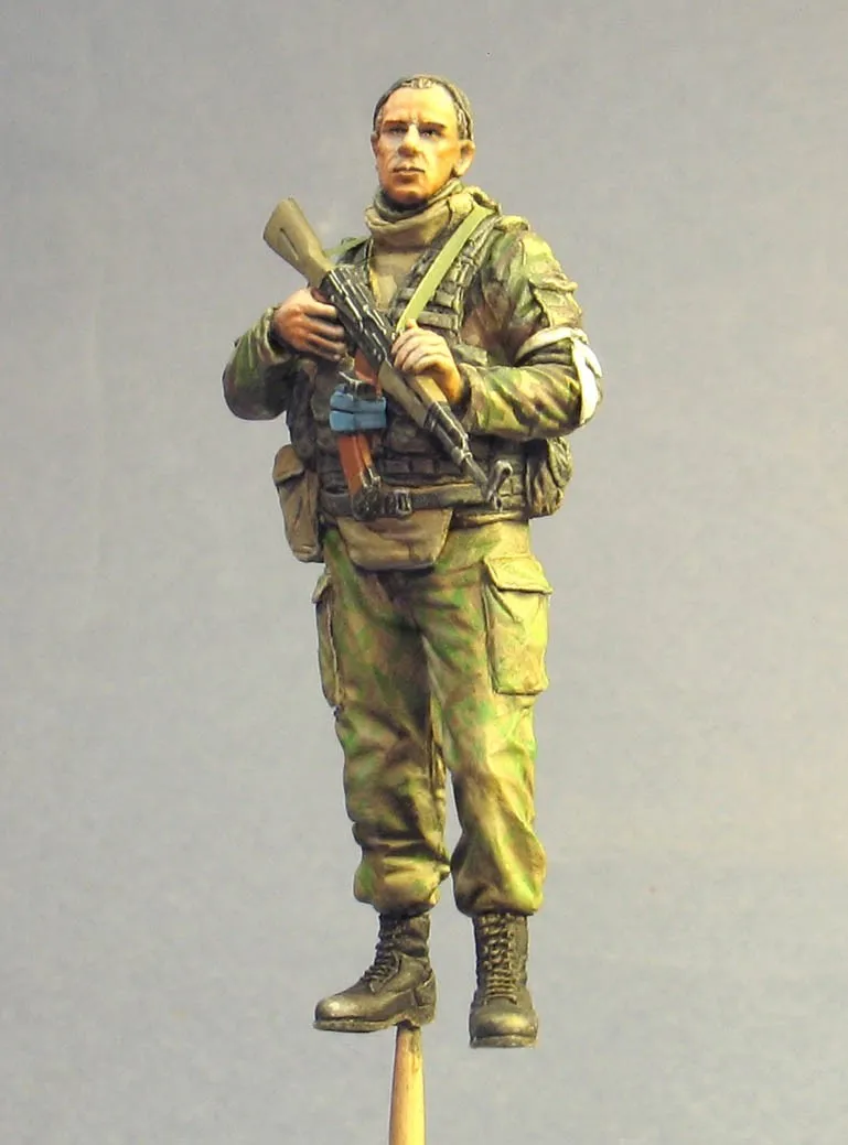 

1/35 Scale Unpainted Resin figure Modern Russian armed soldier