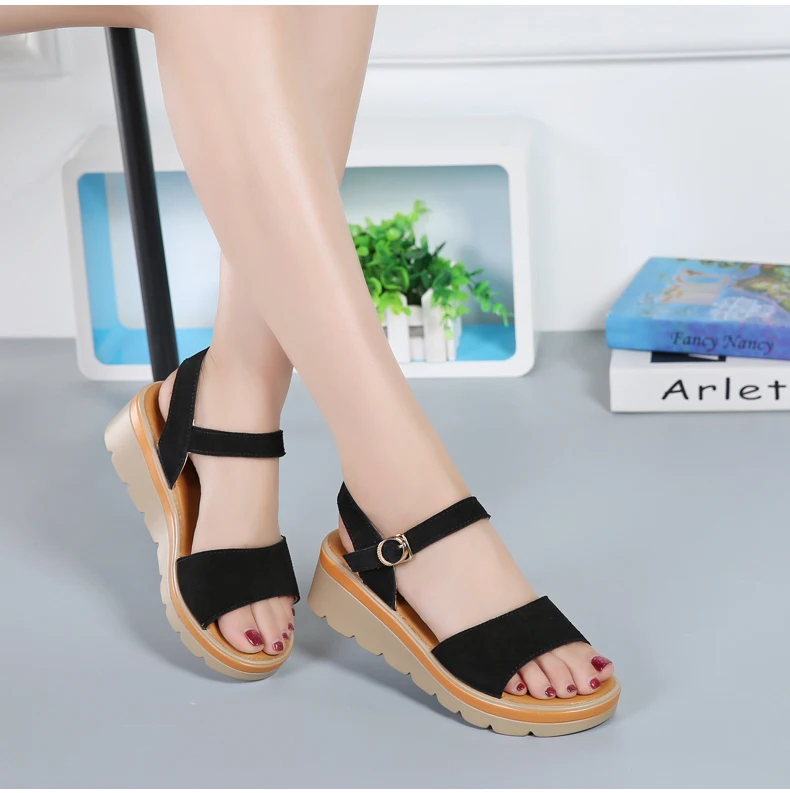 Kilobili летние Для женщин на плоской платформе Тапочки сандалии обувь без шнуровки, с открытым носком; цвет белый, натуральная кожа сандалии на танкетке Для женщин