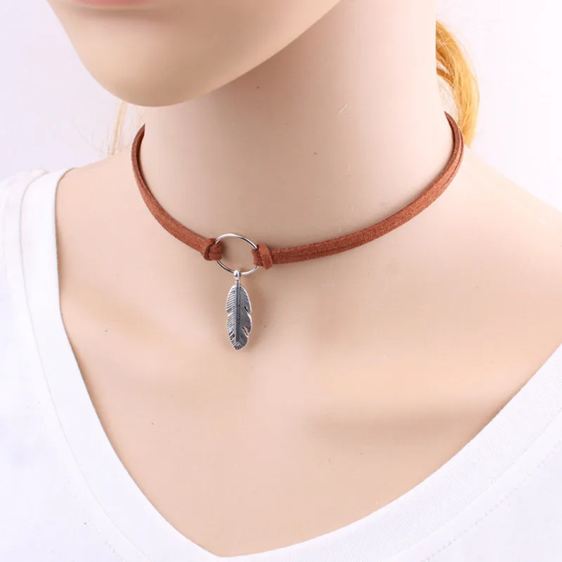 

Women Vintage Bohemian Metal Leaf Feather Choker Double Layer Leather Rope Chain Circle Link Choker Necklace Jewelry for Work