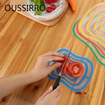 

20CM*15CM Small Size Plastic Chopping Block Non-slip Frosted Anti-bacteria Cutting Board Block Vegetable Meat Tools Color Random