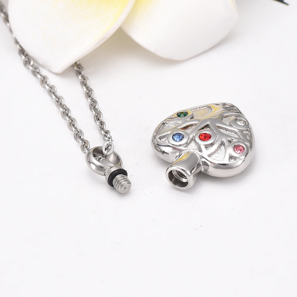 Heart-Shaped Necklace Image 4