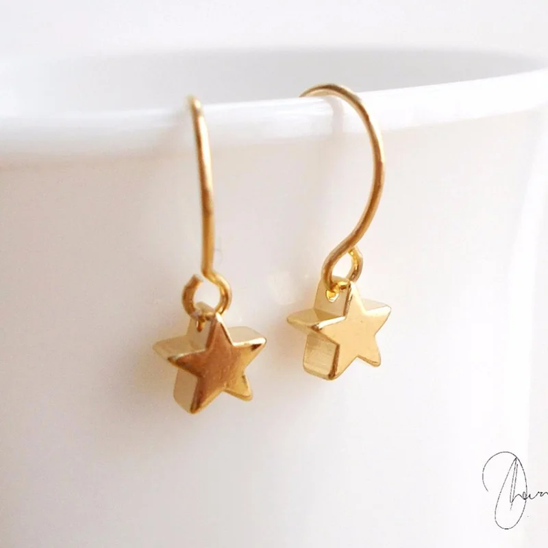 Minuscule-Or-ou-Argent-Boucles-D-oreilles-toiles-Micro-Balancent-Boucles-D-oreilles-Dainty-Minimal-Peine (1)